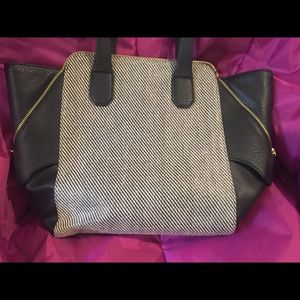 ❌ SOLD ❌ Black and Grey purse